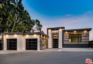 Building Photo - 8401 Wyndham Rd