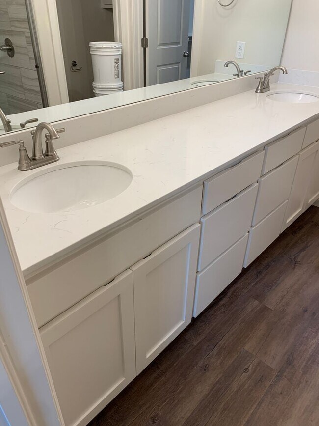 Building Photo - 3 bedroom, 3 bathroom, 2 car garage with a study in Gated Neighborhood