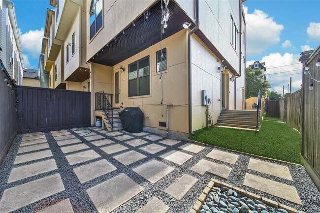 Foto del edificio - 2301 Couch St