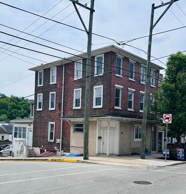 Building Photo - 389 E Hector St