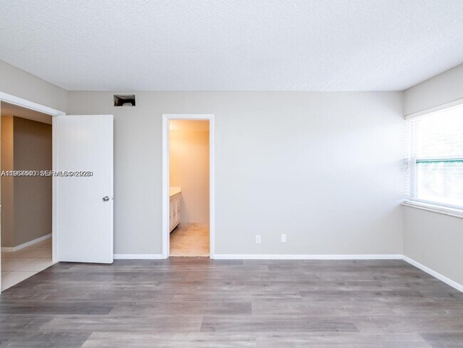 Foto del edificio - 2304 NE 7th St