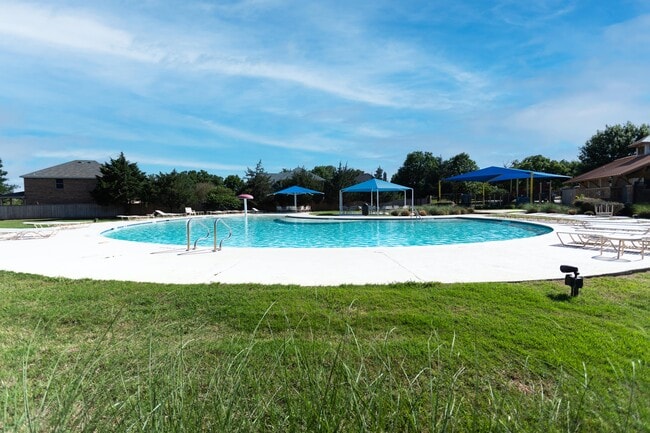 Foto del edificio - 500 Promise Creek Dr