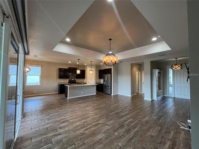 Foto del edificio - 12116 Goldenrod Ave