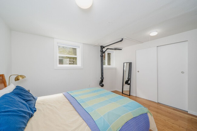 Building Photo - 6654 Flora Ave S