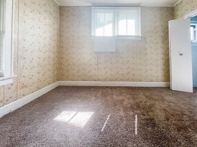 Foto del edificio - 2 bed House w/ Garage + Washer + Dryer in Unit