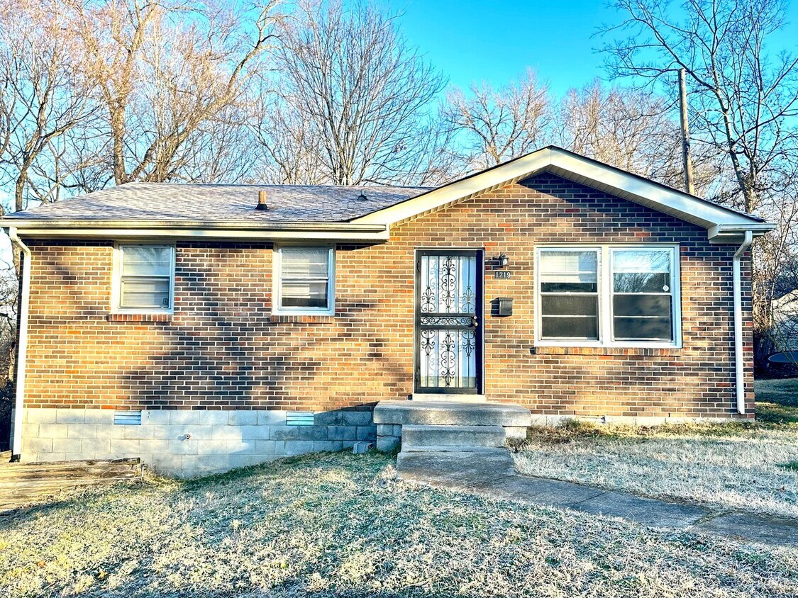 Foto principal - 1219 Poplar Street, Clarksville, TN 37040