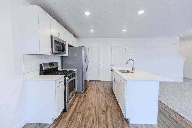 Building Photo - 3569 Grassland Dr