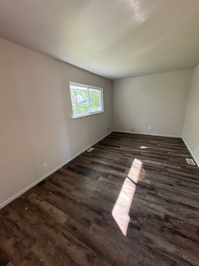 Building Photo - 6932 Balsam Ln