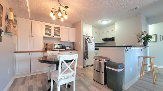 Building Photo - 6906 Mary Caroline Cir
