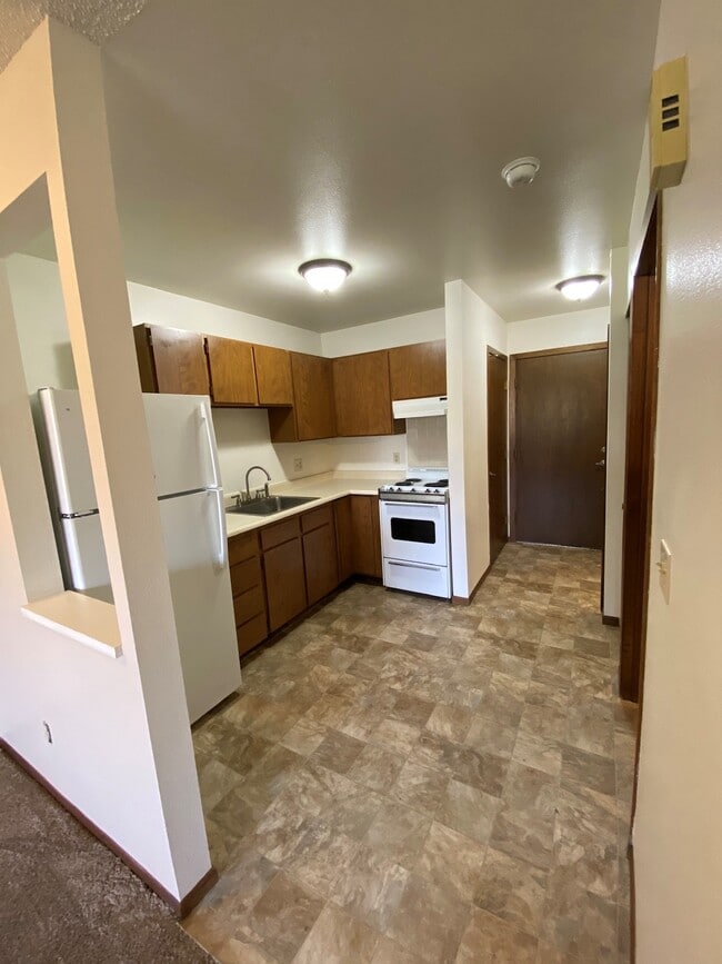 Golden Oaks Apartments - Bennett, CO | Apartments.com