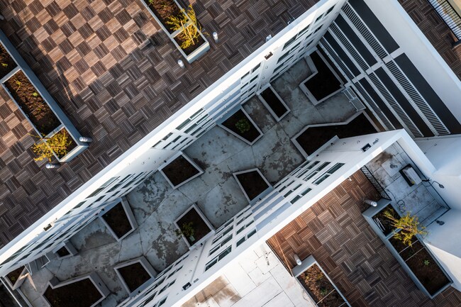 Foto del edificio - 4238 S. Western Ave