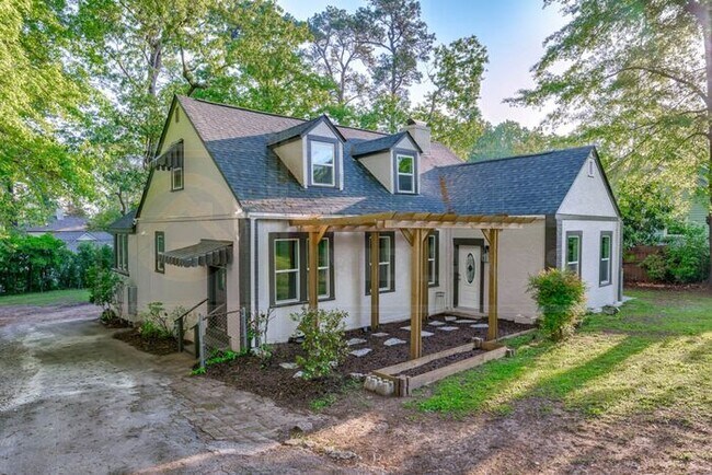 Building Photo - Beautiful Home in Melrose Heights