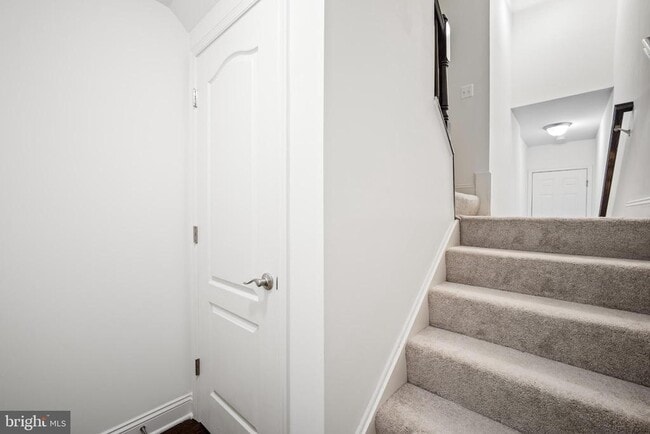 Building Photo - 22926 Spicebush Dr