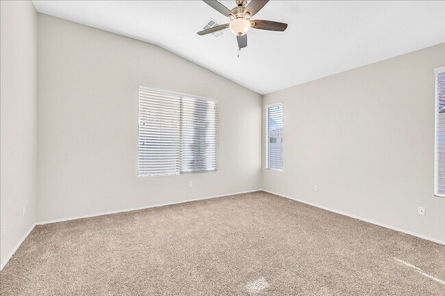 Foto del edificio - 3 Bedroom, Single Story Home in Seven Hills