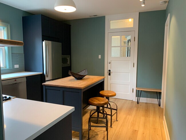 New Kitchen - 4908 W Cornelia Ave