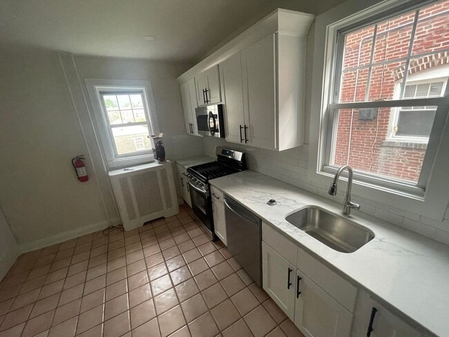 Building Photo - Norristown 4 Bedroom Spacious Twin $2,495/mo