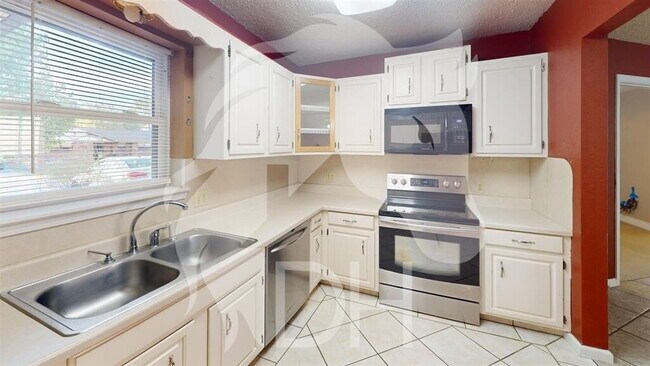 Foto del edificio - "Charming 3-Bed Home  in Woodward!"