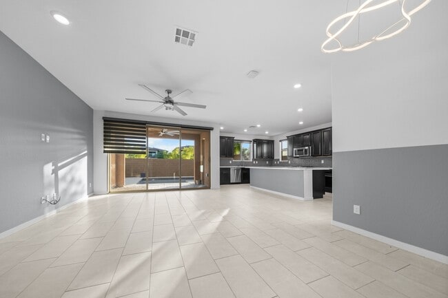 Building Photo - 713 Foreign Reef Wy