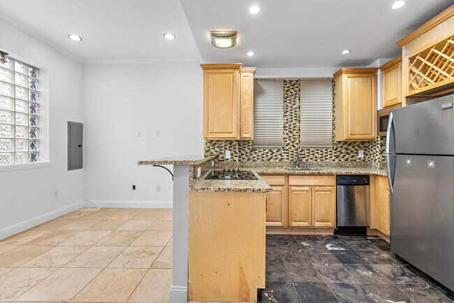 Building Photo - 403A Park Ave
