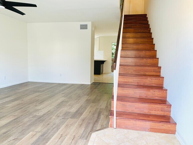 Building Photo - UPDATED 2 BEDROOM/1.5 BATH CONDO IN CHOLLA...