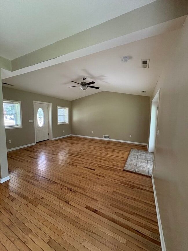 Building Photo - 3bdrm/1 bath - Lake Como