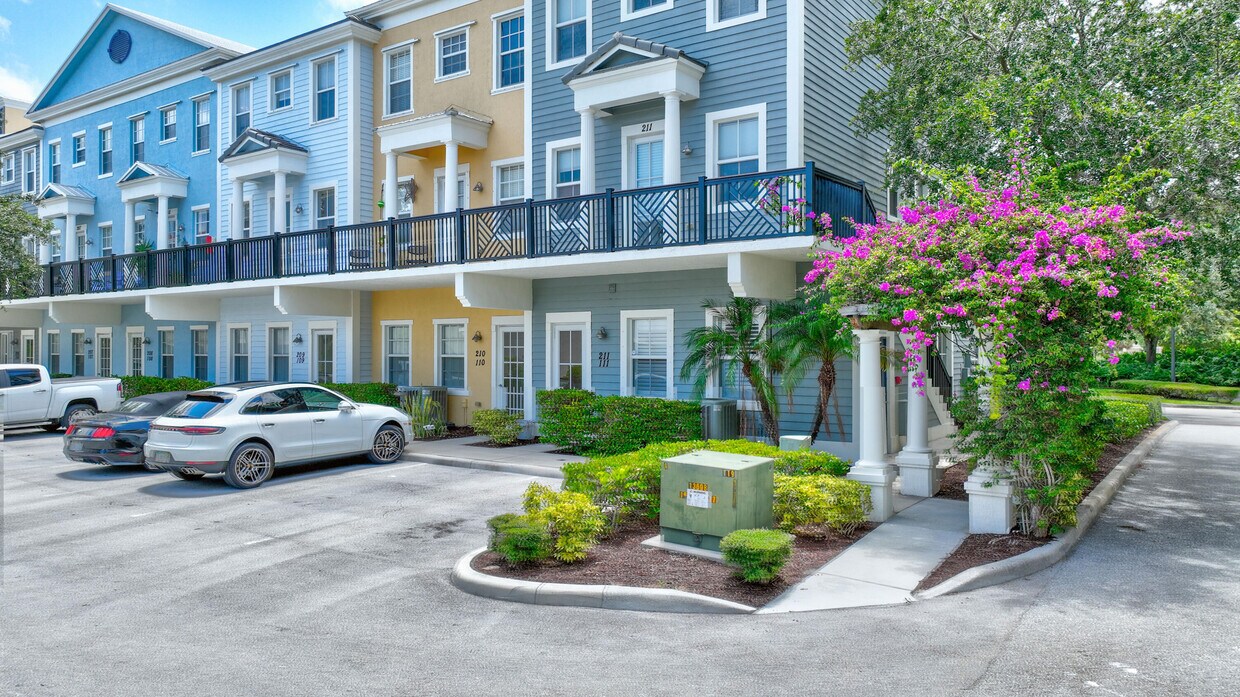 Foto principal - 221 Greenwich Cir