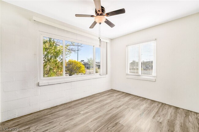 Foto del edificio - 107 Joshua St