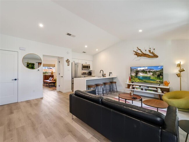 Building Photo - 1219 Hollow Creek Dr