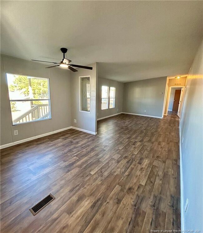 Foto del edificio - 193 Clarington Ct