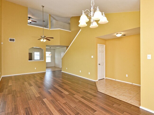 Building Photo - Spacious 2 story with cul-de-sac location