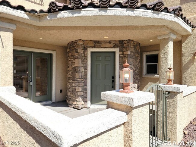 Building Photo - 6033 Casa Antiqua St