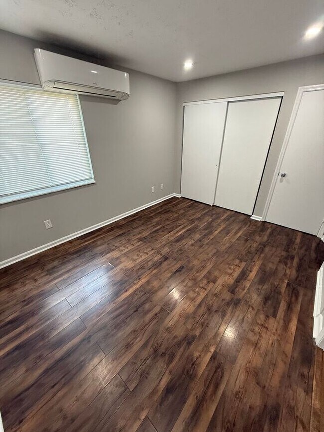 Foto del edificio - 208 Lakeshore Dr
