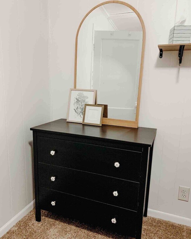 tocador de dormitorio - 22101 Nowlin St