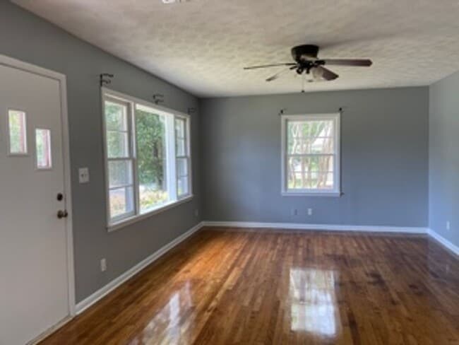 Building Photo - 604 Crossley Ave