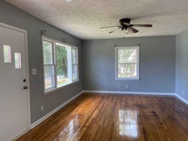 Foto del edificio - 604 Crossley Ave