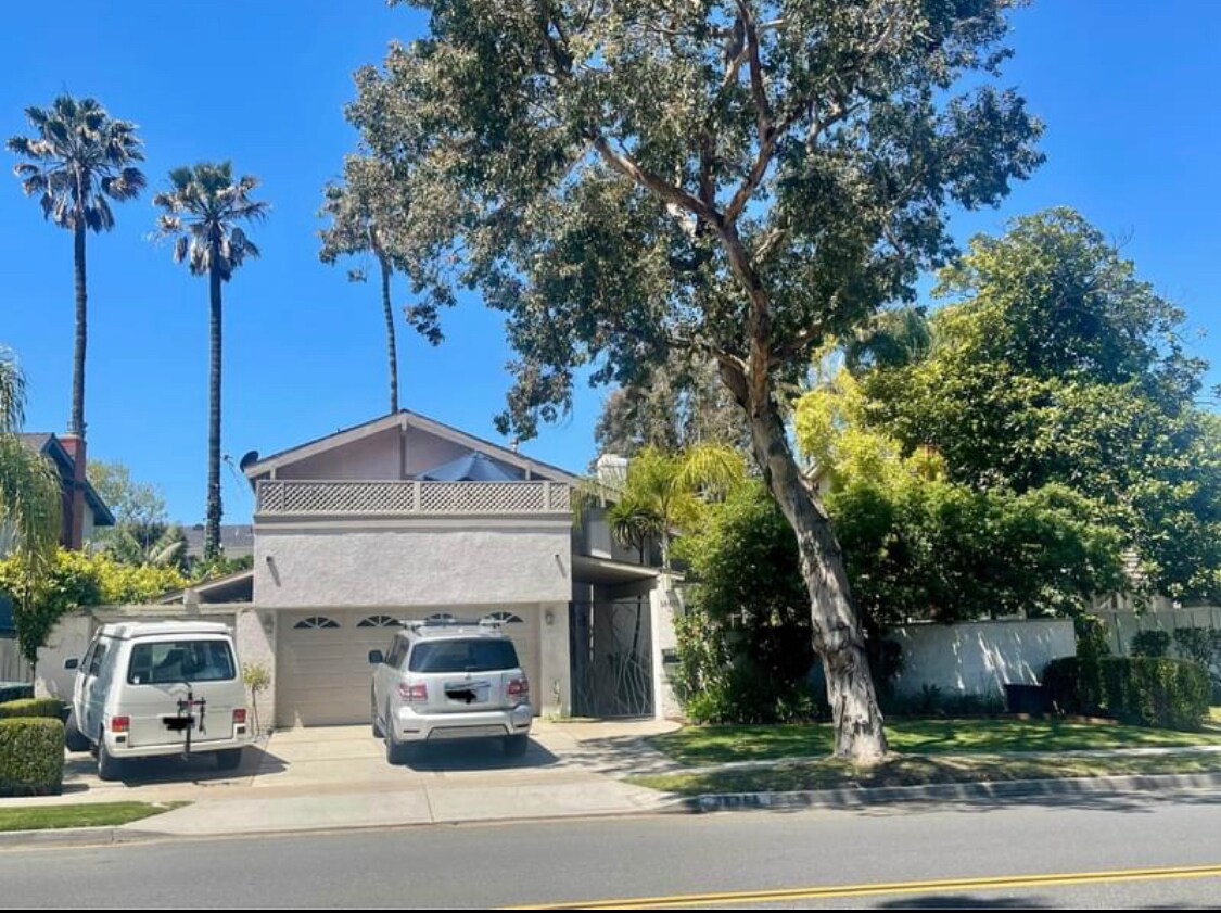 Primary Photo - 16851 Saybrook Ln