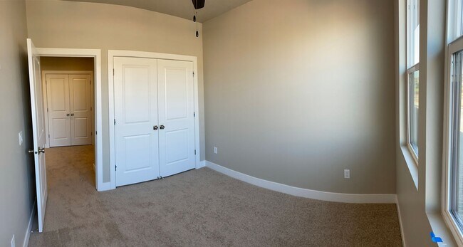 Building Photo - Beautiful like new 3 Bedroom, 2.5 Bathroom...
