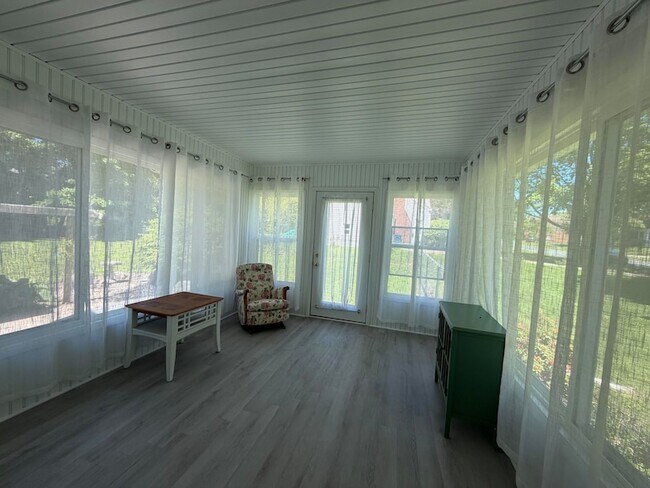 Foto del edificio - 731 Jenks Blvd