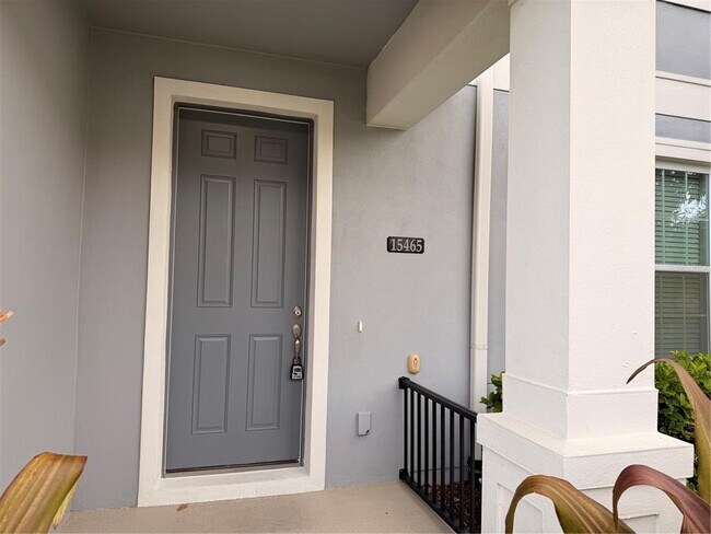 Foto del edificio - 15465 Honeybell Dr