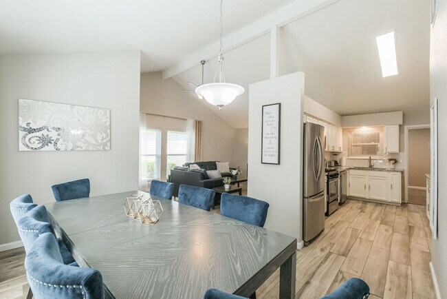 Foto del edificio - 9216 Carousel Ln