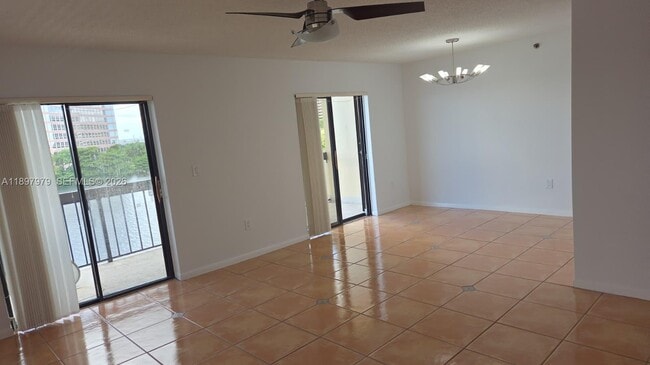 Foto del edificio - 5249 NW 7th St