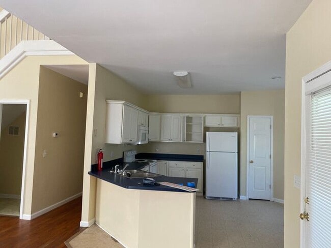 Foto del edificio - Students Welcome! 4BR home, Open layout, l...