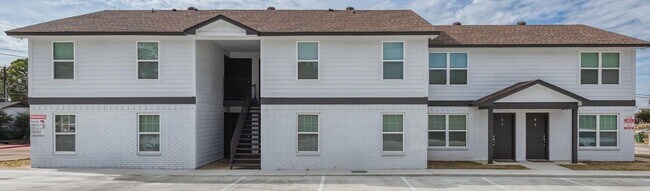 Building Photo - 2016 Paisley Dr