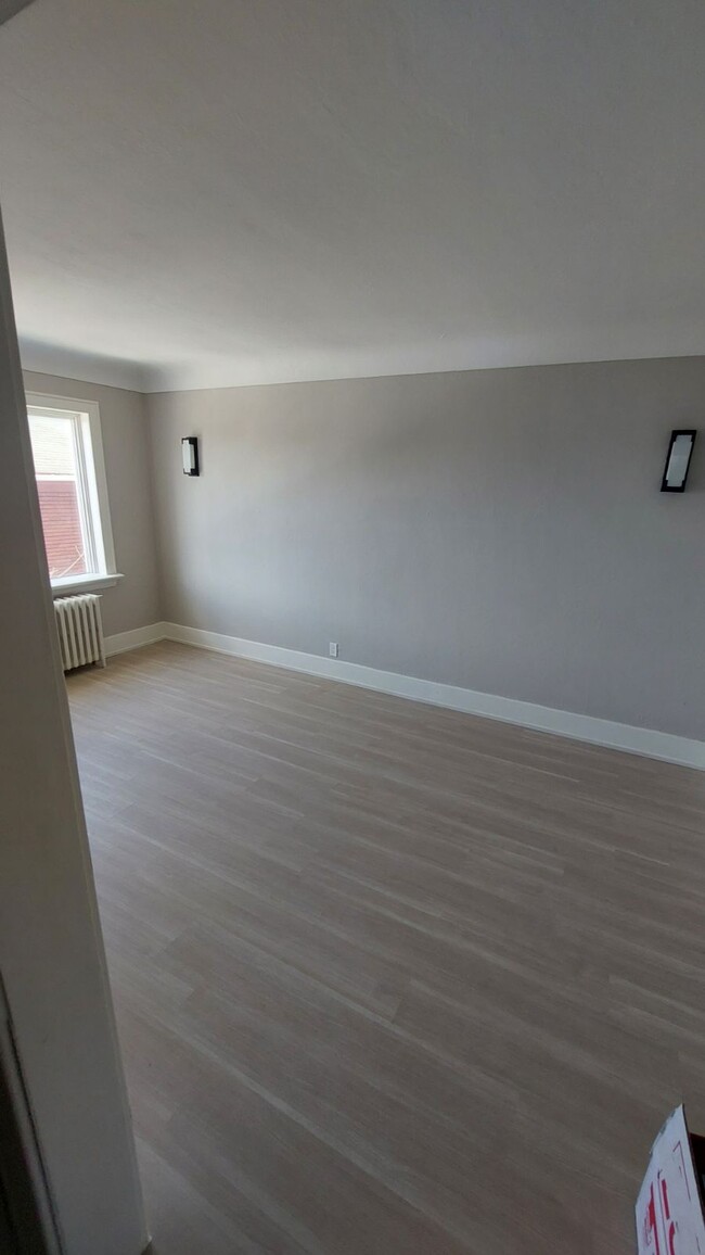 Photo du bâtiment - Newly renovated 1 bedroom Apartment.