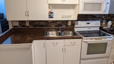 Building Photo - 821-821 St Matthews Ave