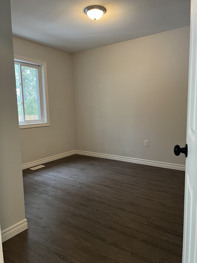 Building Photo - 304 Little Ave