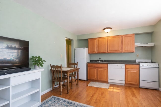 1BR, 1BA Corner Unit - Stadium Village Apartments