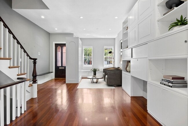 Building Photo - 32 Clarendon St