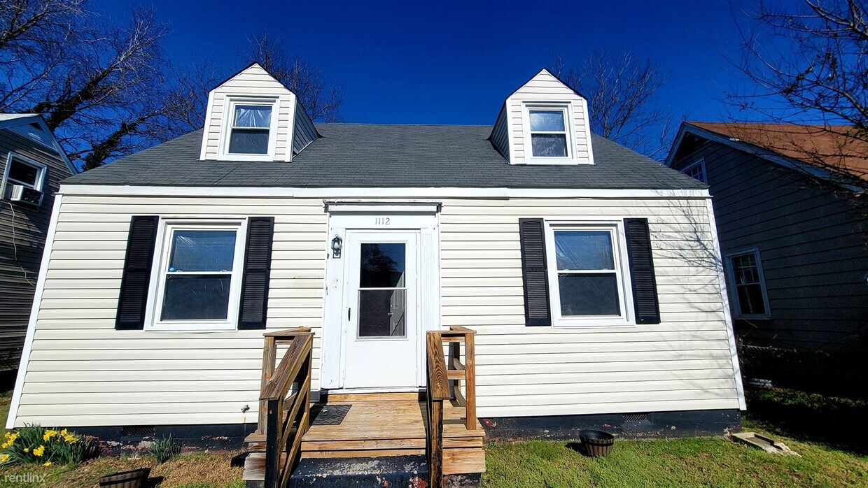 Building Photo - 3 br, 1 bath House - 1112 E 16th St