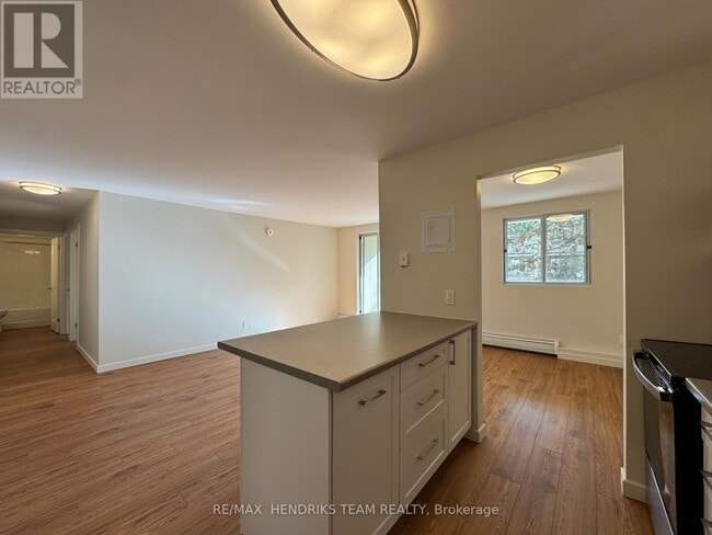 Building Photo - 5611 Valley Wy